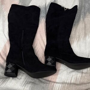 Chic Black Suede Heeled Boots